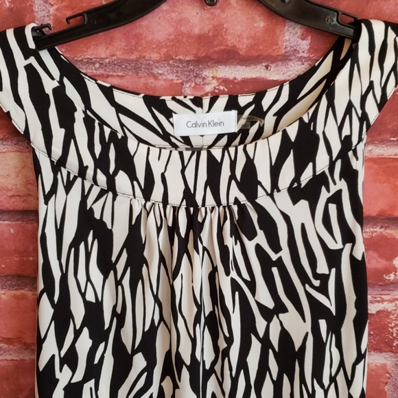 Calvin Klein top - Picture 2 of 3